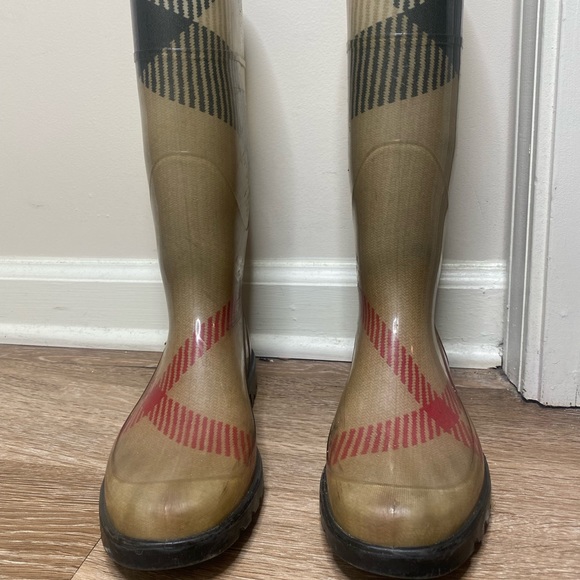 Burberry Rainboots - Picture 2 of 6